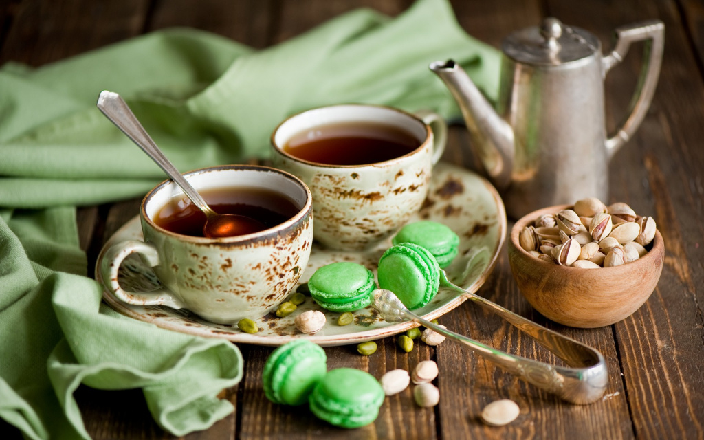 1466402465_food___drinks_tea_with_nuts_042595_.jpg